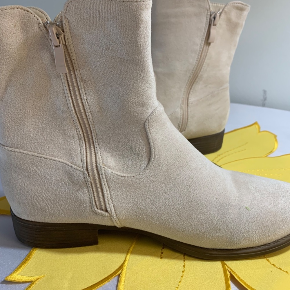 Tulipano side zip boot suede low heel size 9 cream - Picture 2 of 7